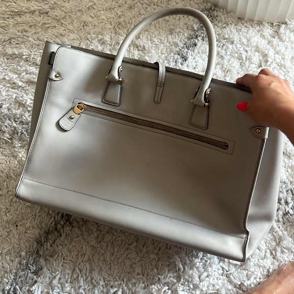 Ferragamo leather bag. - Picture 3 of 8